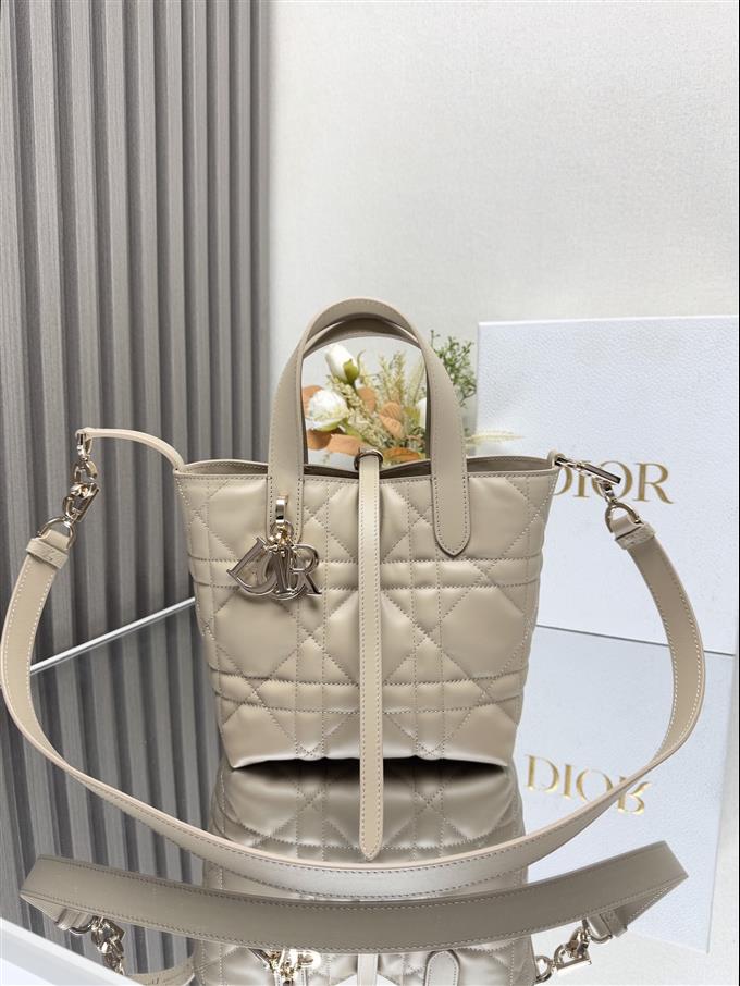 2025228Y750P212645593