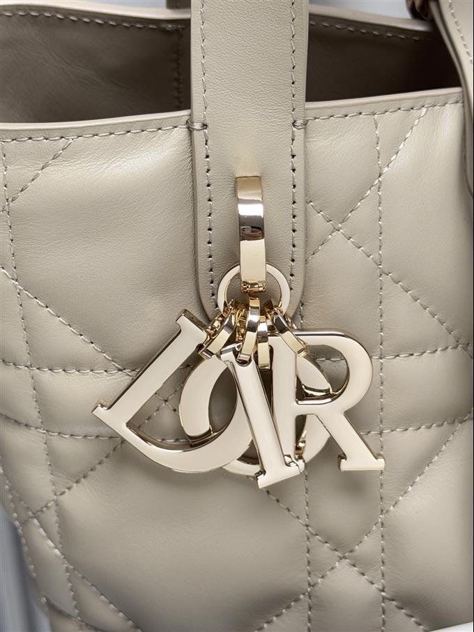 2025228Y750P212645609