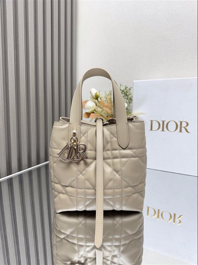 2025228Y750P212645672