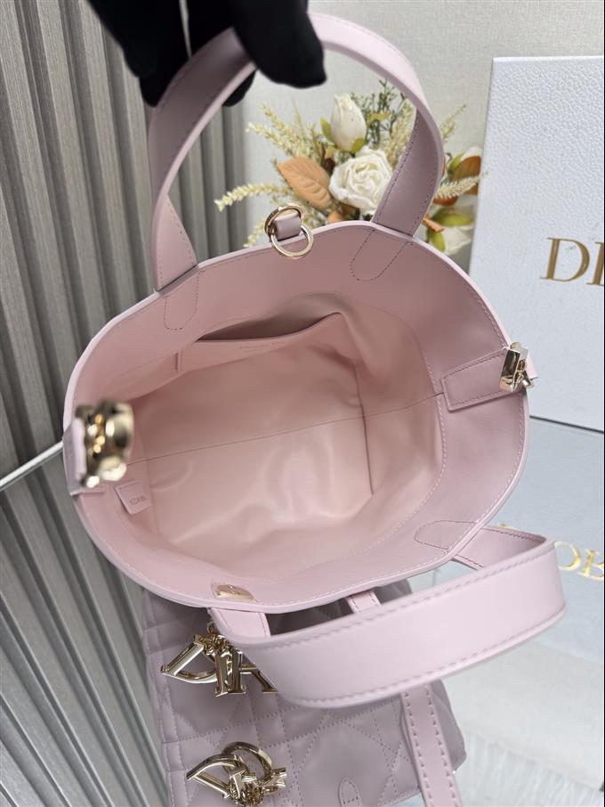 2025228Y750P212646140