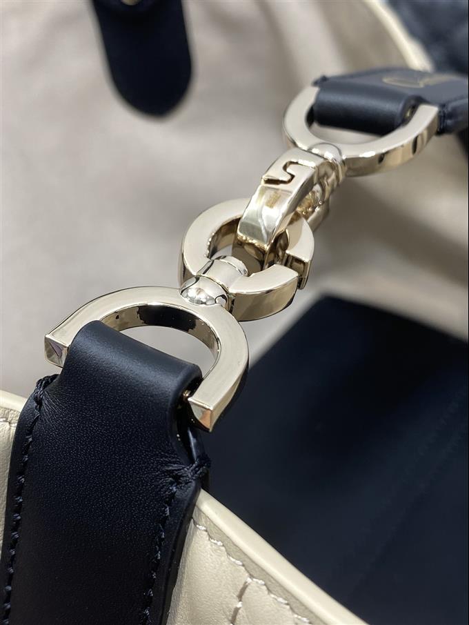 2025228Y800P212641484