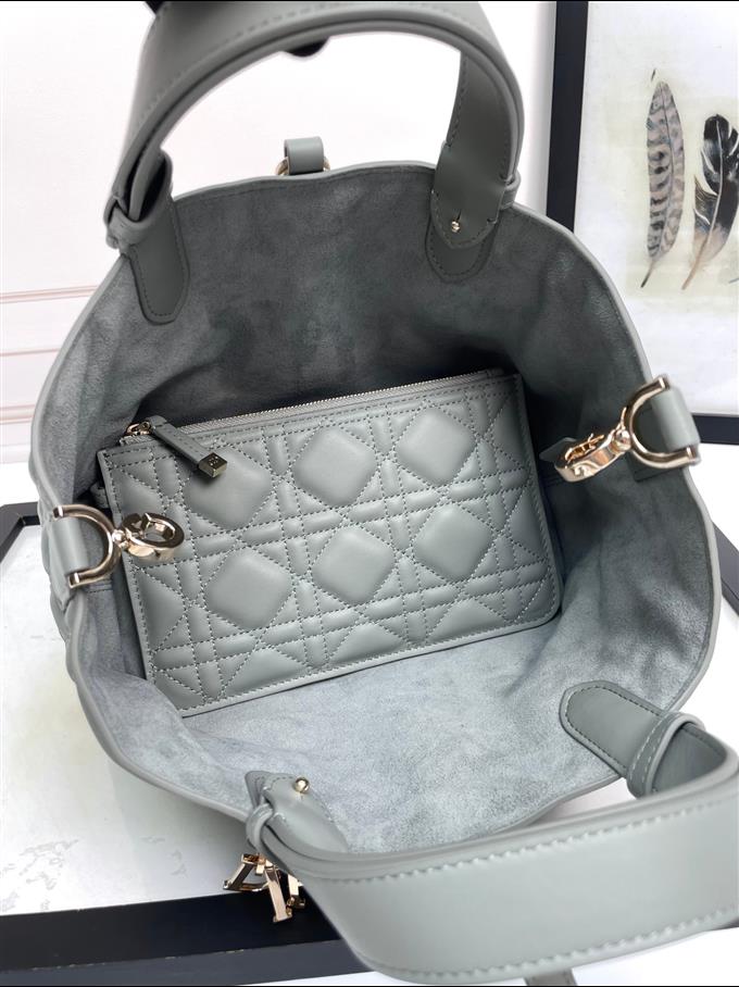 2025228Y800P212656479