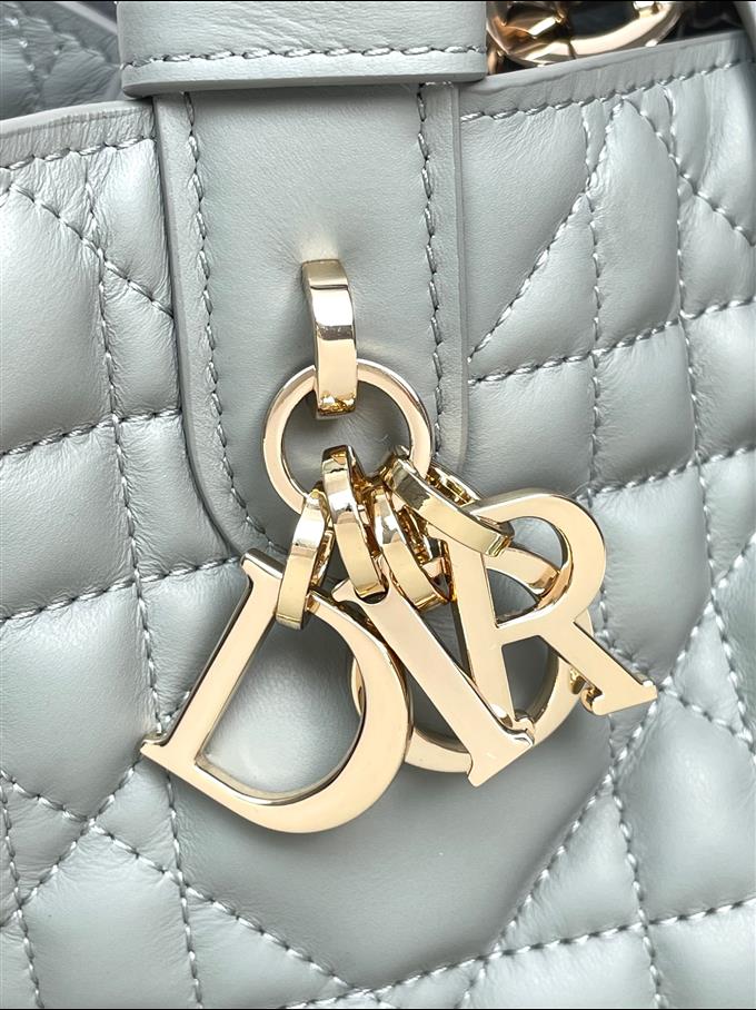 2025228Y800P212656495