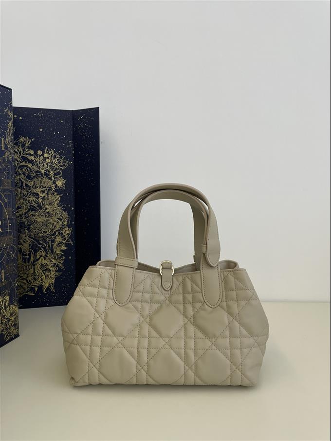 2025228Y800P212657623