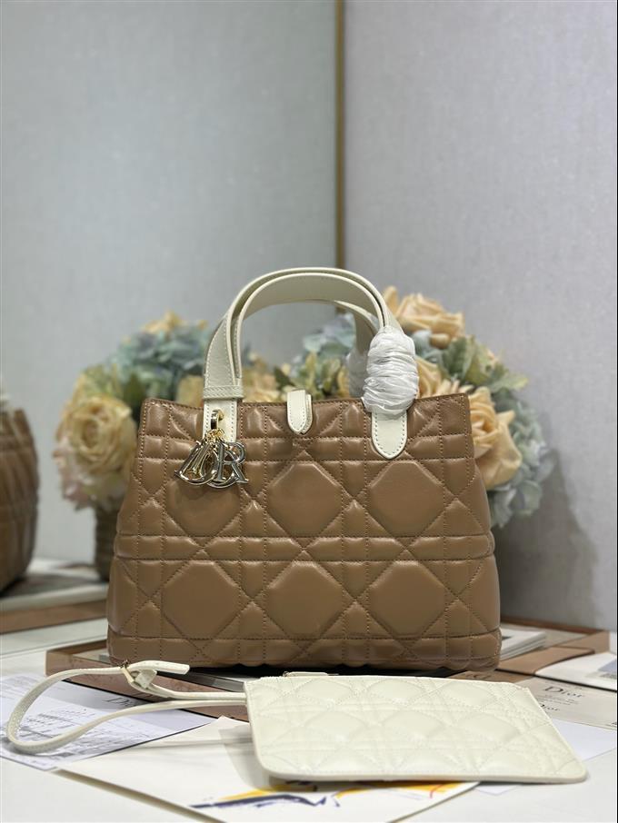 2025228Y820P212658943