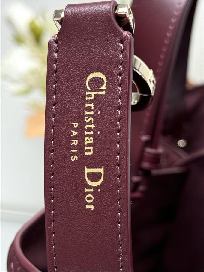 2025228Y850P21272444