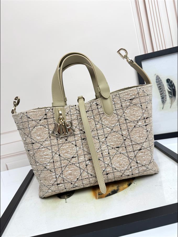 2025228Y850P21273208