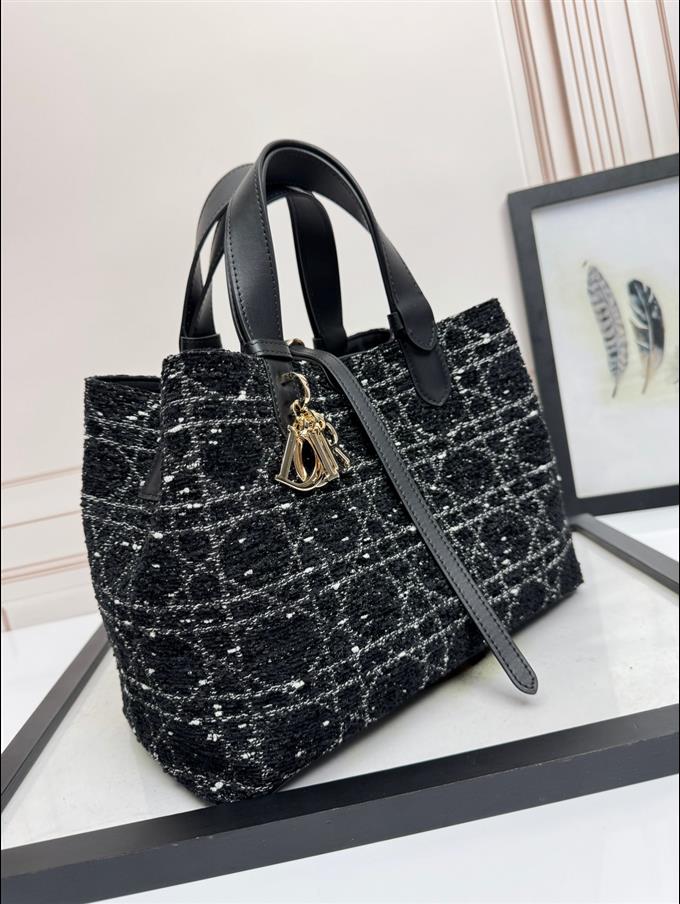 2025228Y850P21273631