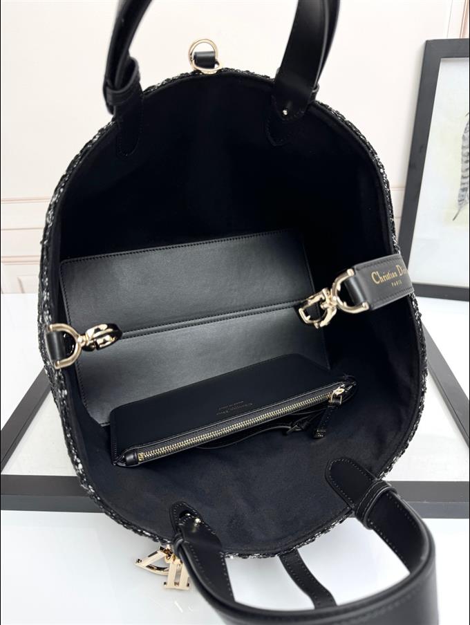 2025228Y850P21273679