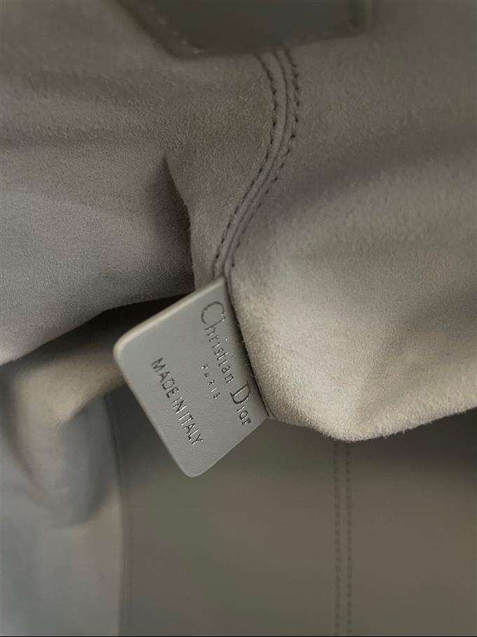 2025228Y850P21275842