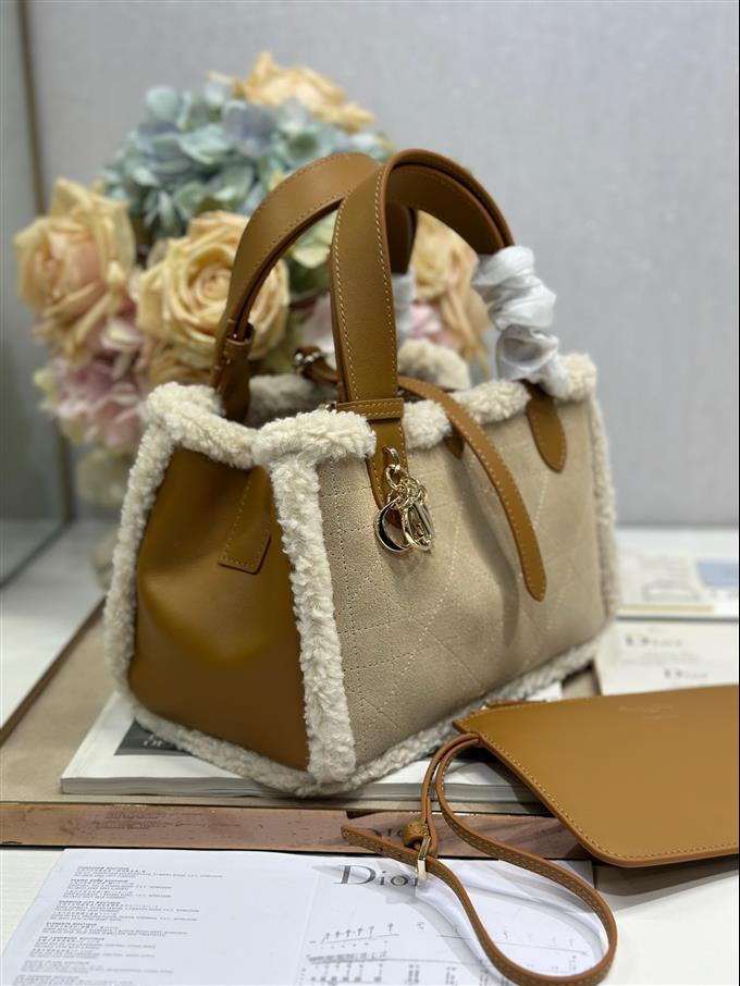 2025228Y900P21277584