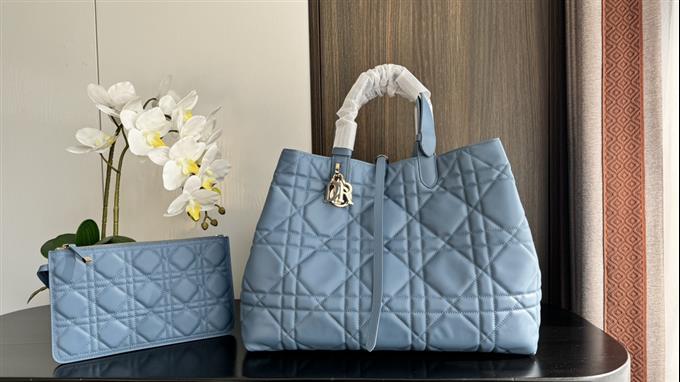 2025228Y900P21277695