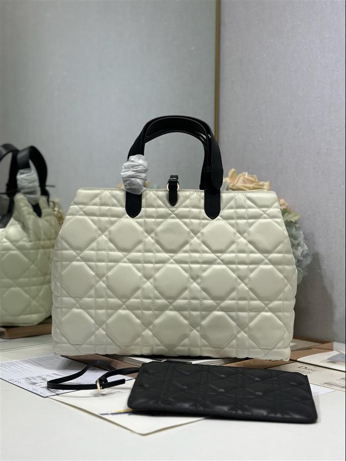 2025228Y930P212710715