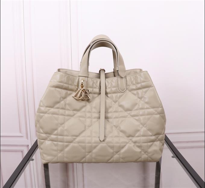 2025228Y930P212710825