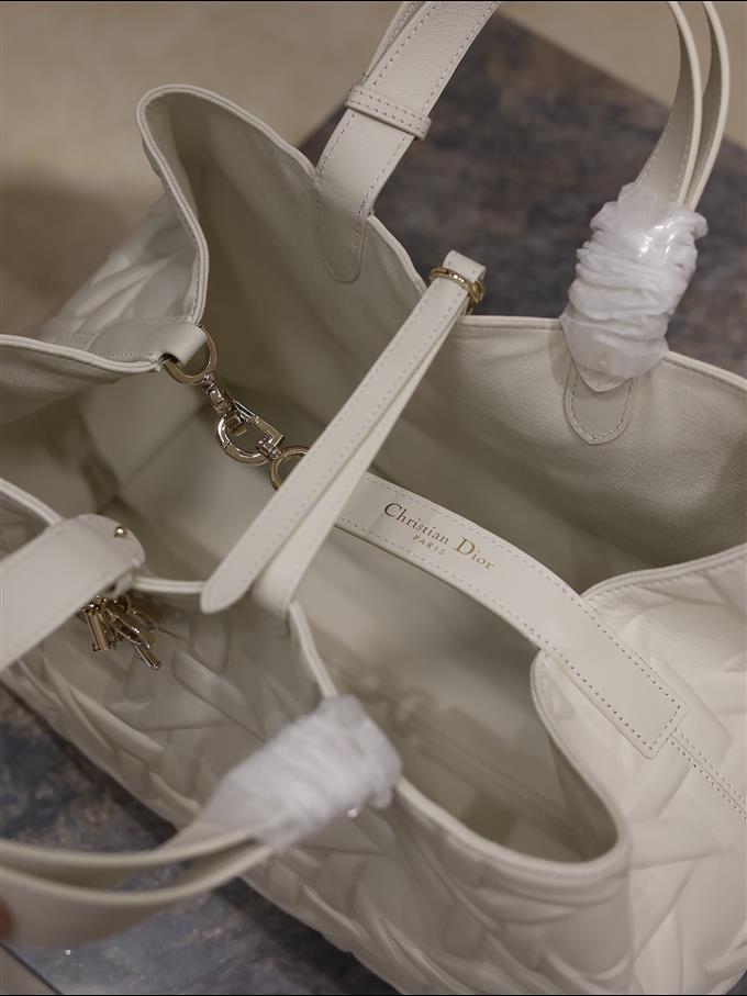 2025228Y930P21277945