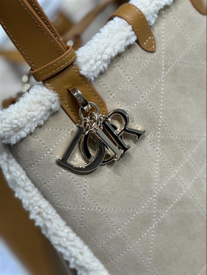 2025228Y950P212712182