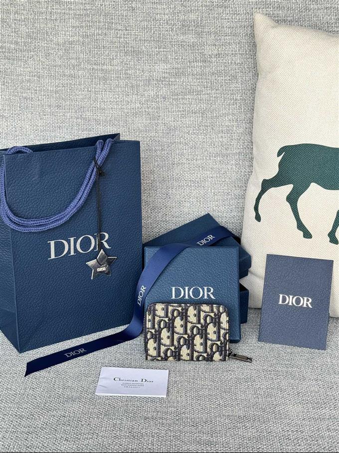 2025228Y230P182125824