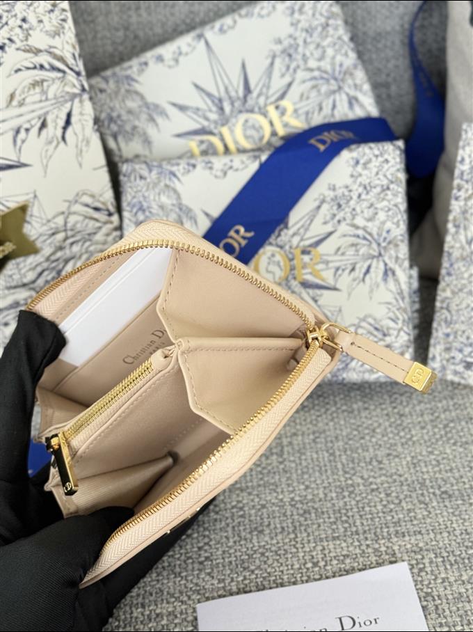 2025228Y240P182126924