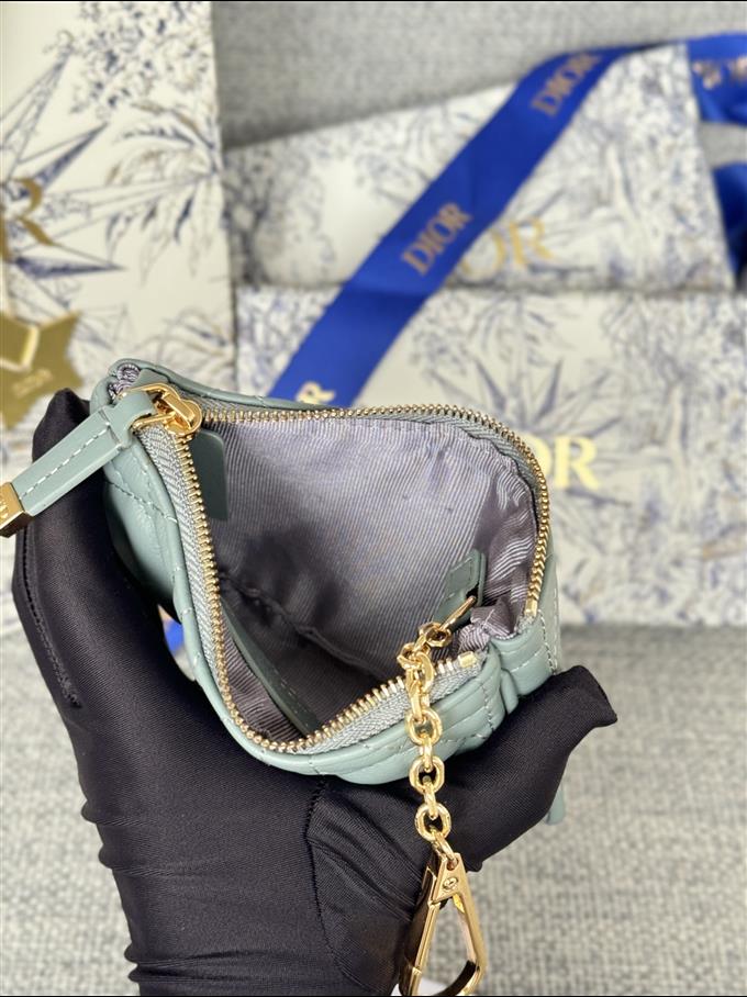 2025228Y250P182127468