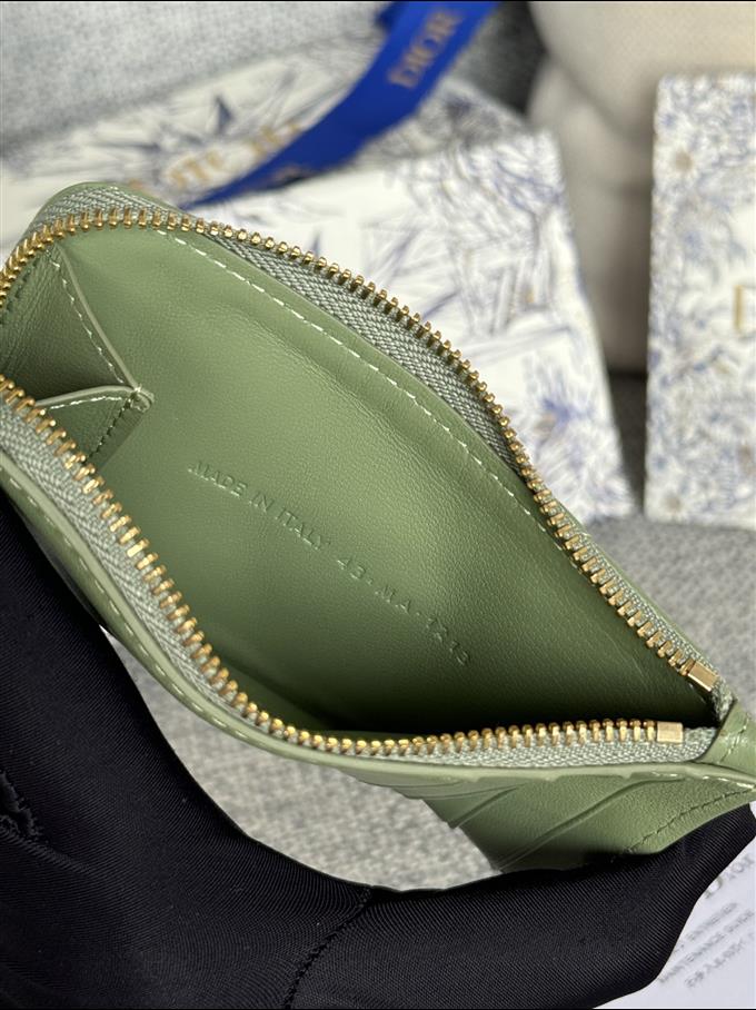 2025228Y250P20376930