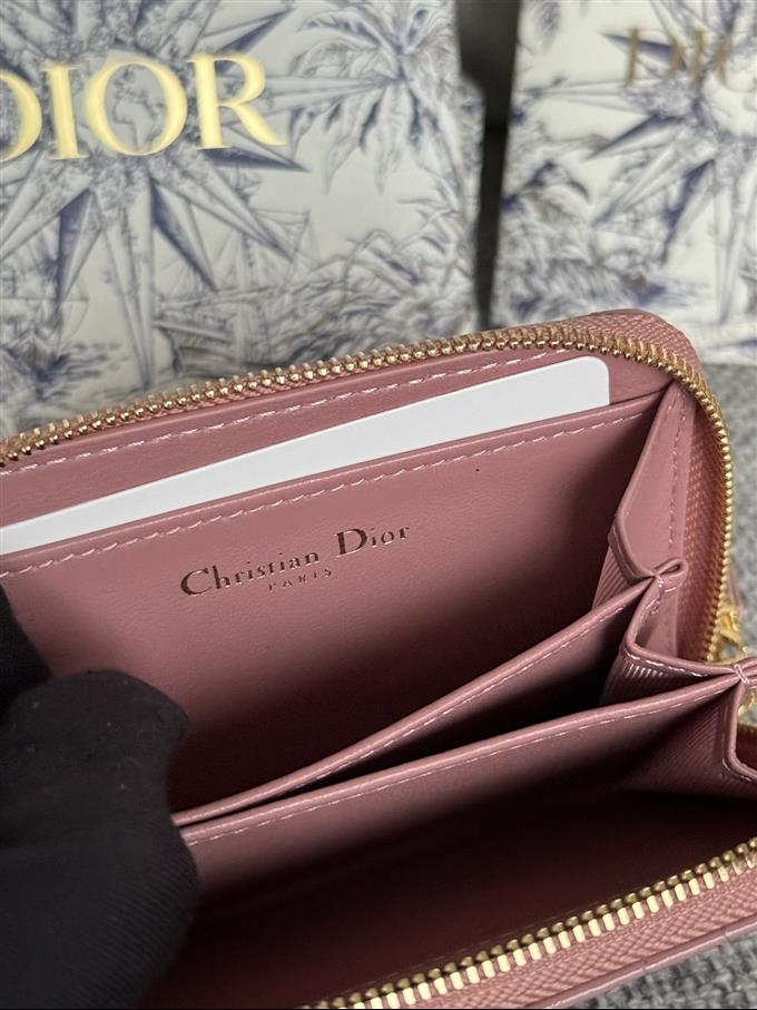 2025228Y270P182136485