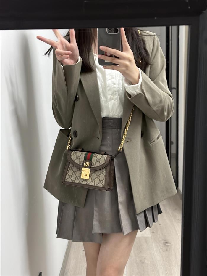 2025210C696180N201823978