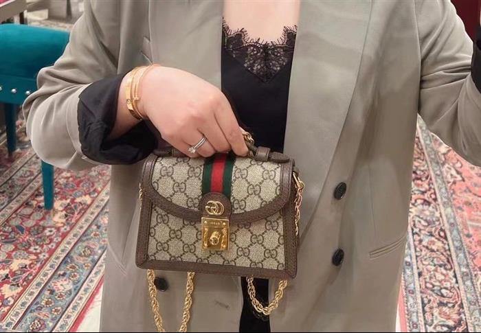 2025210C696180N201824526