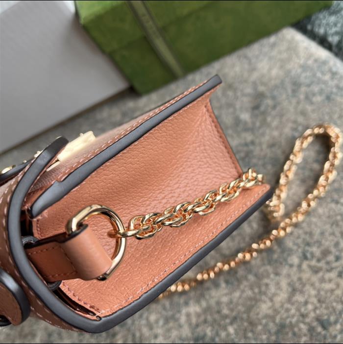 2025210C696180N201824701