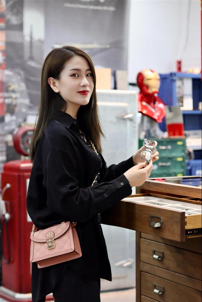 2025210C696180N201824907