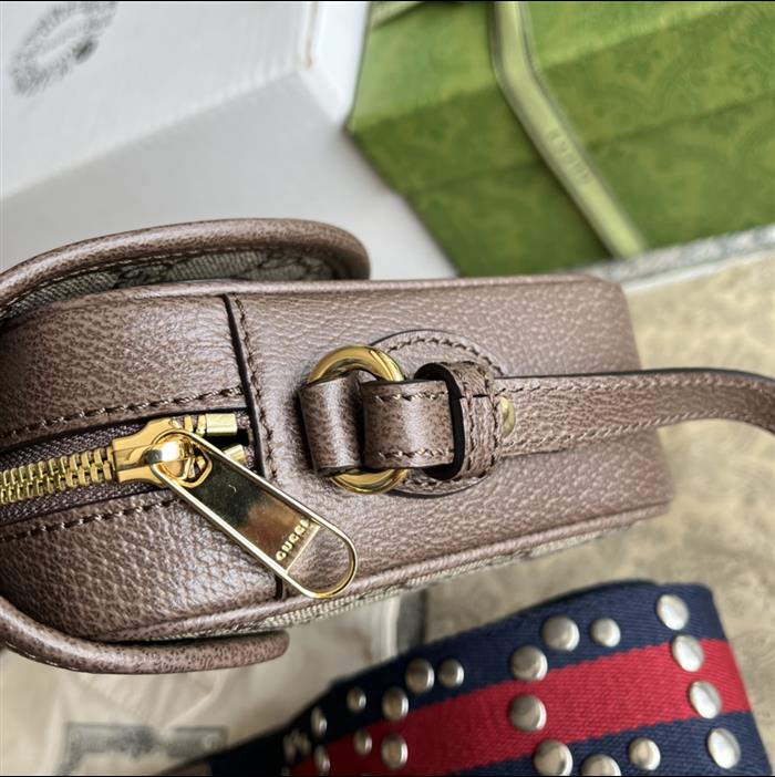 2025210C722117N201827757