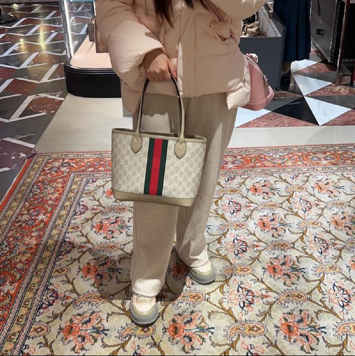 2025210C726762N201835268