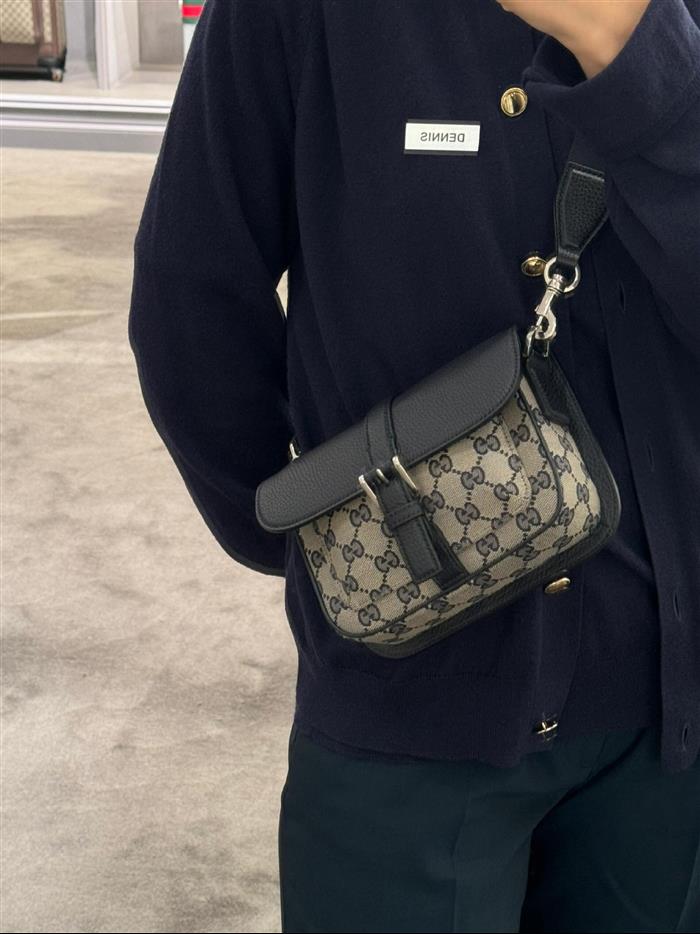 2025210C795213N20215718