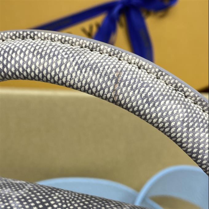 2025224M2116594842624