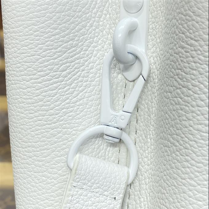 2025224M2394710321569