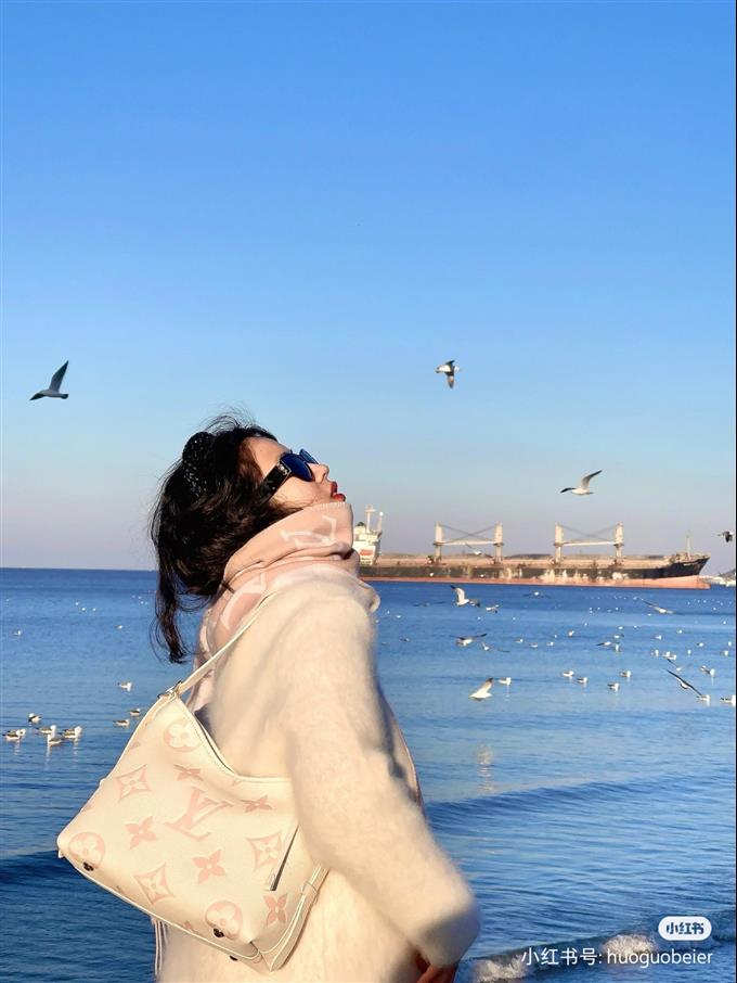 2025224M24141102030780