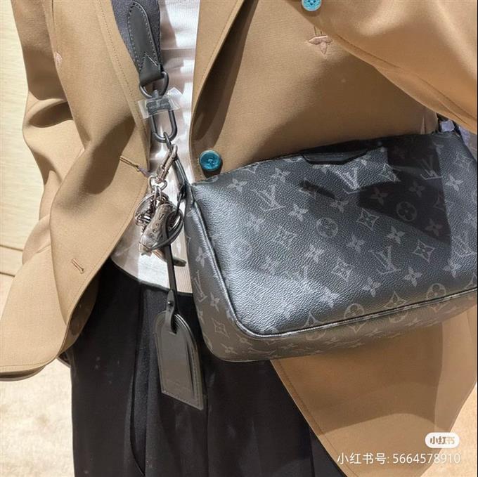 2025224M11741101734848