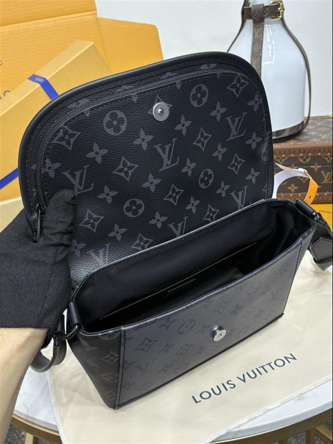 2025224M12681101722112