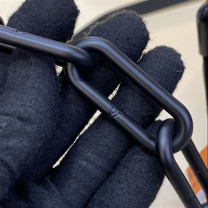 2025224M55702101725896