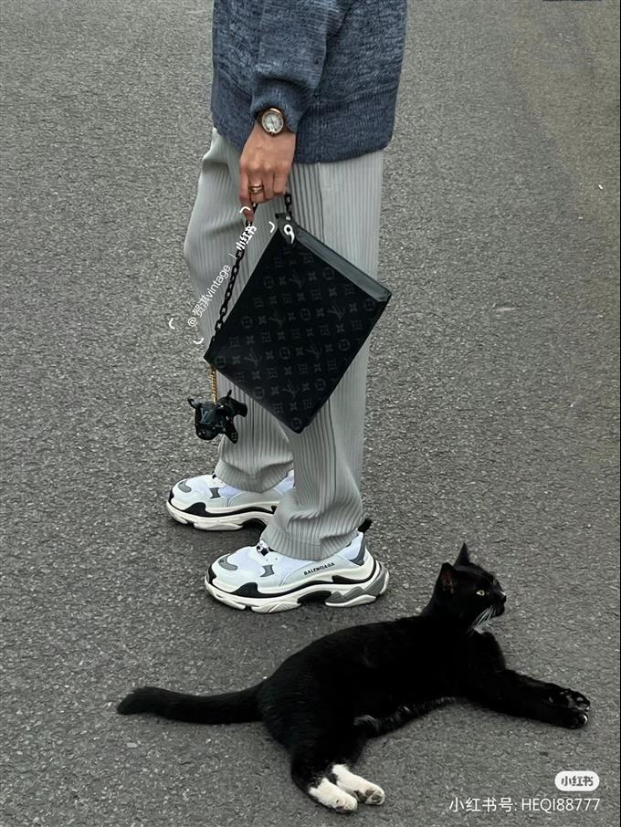 2025224M61692101749818