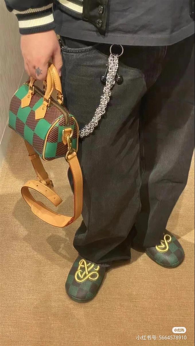 2025224N40534101734600