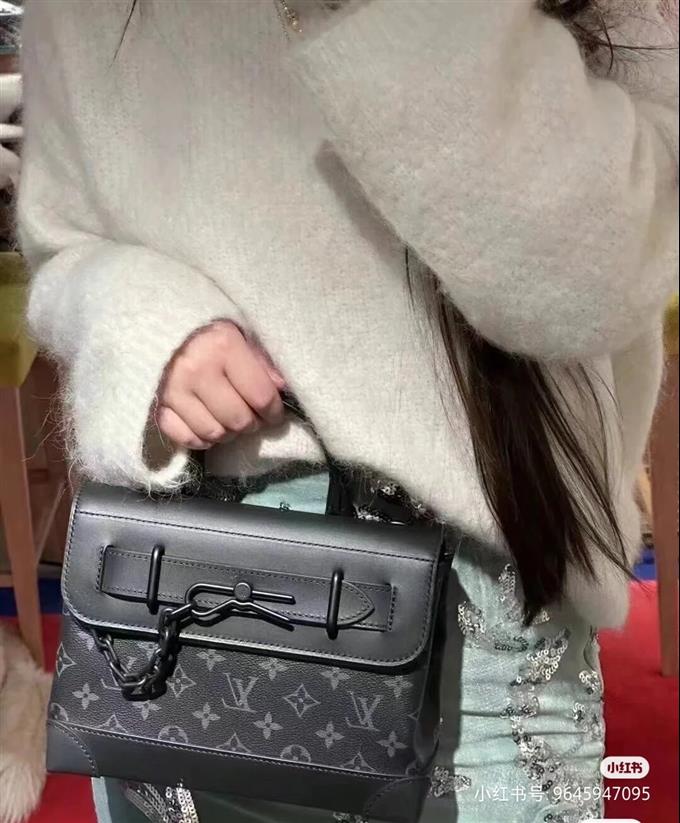 2025224M46953121526285