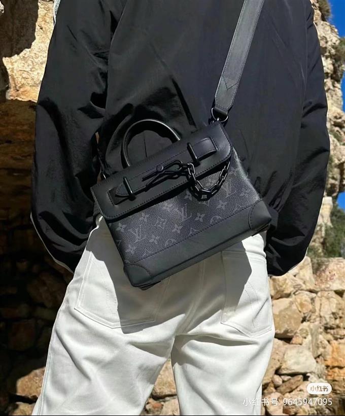 2025224M46953121526316