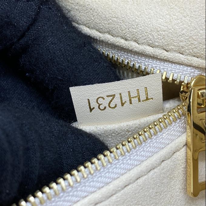 2025224M46569102551613