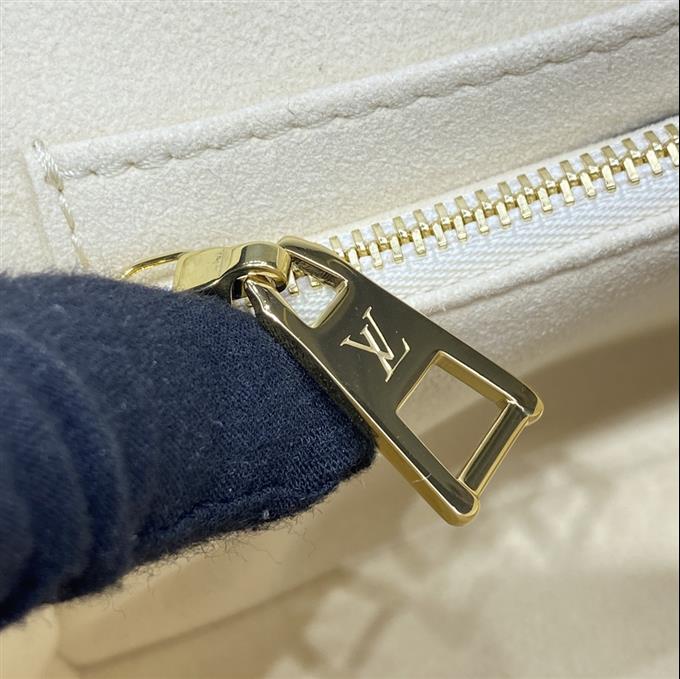 2025224M4600822246238