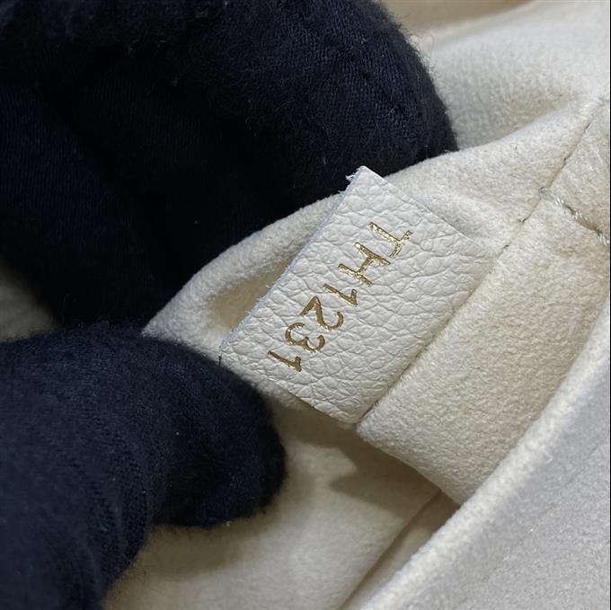 2025224M4609922246301