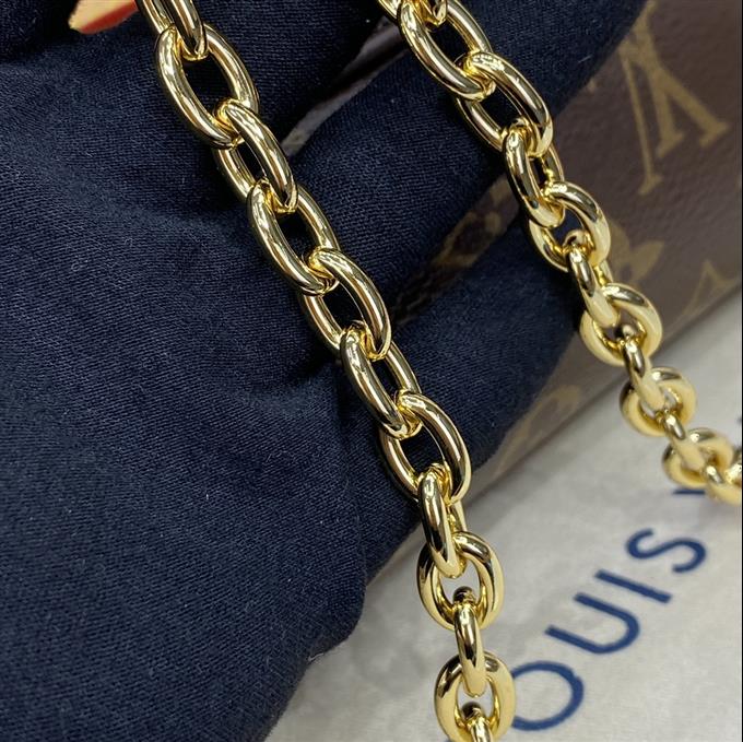 2025224M82335223657657