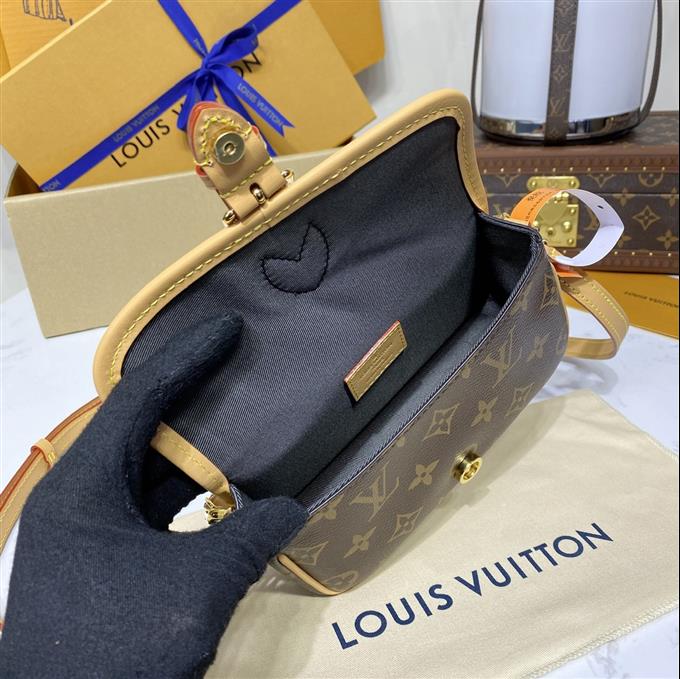 2025224M83298223658566