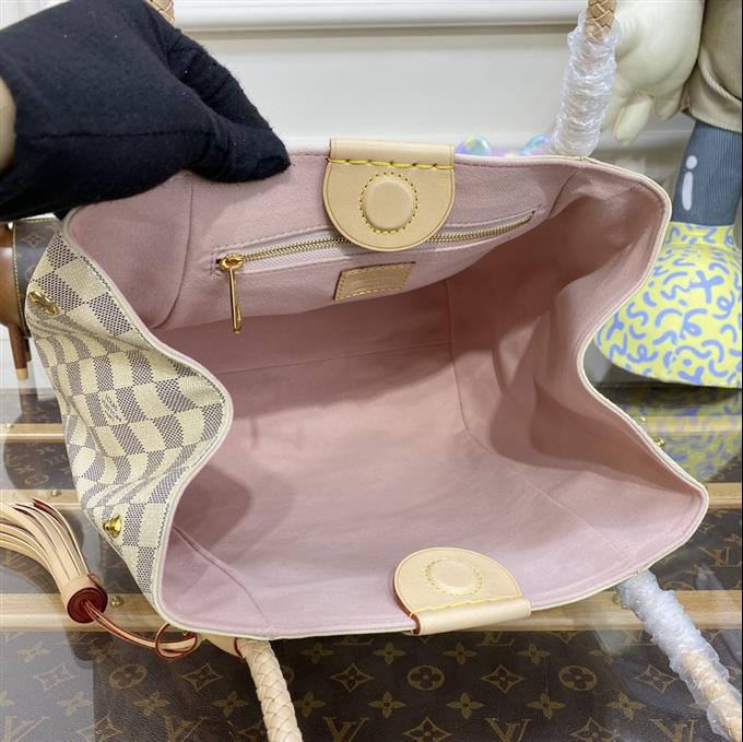 2025224N44027221515271