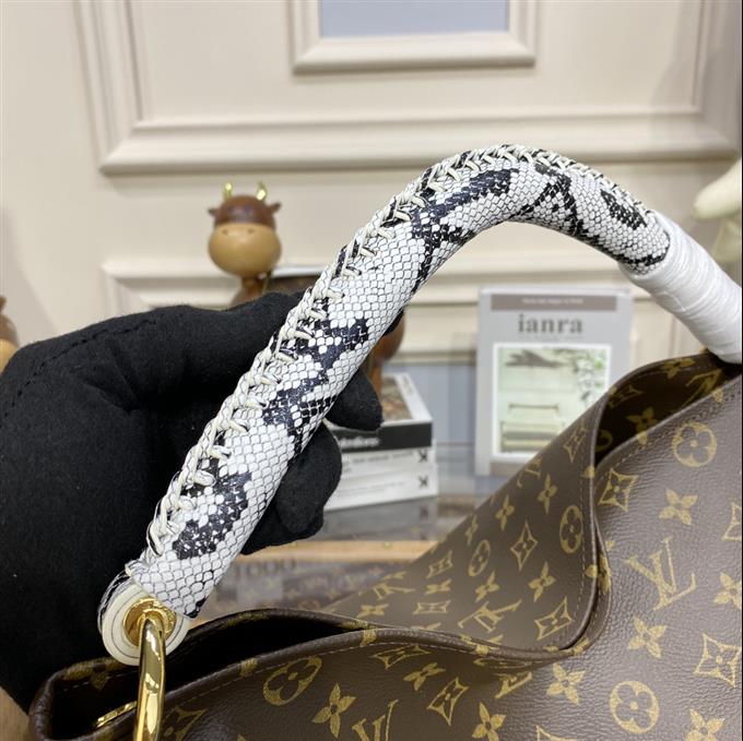 2025224M440101541562