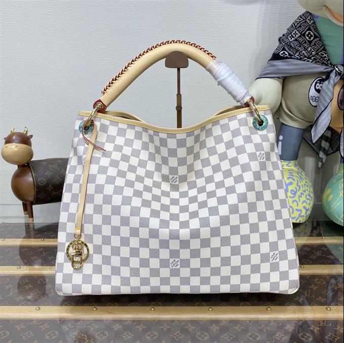 2025224M448691541784